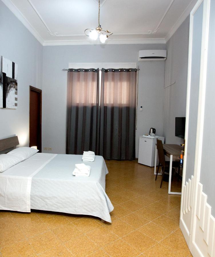 Giachi Friendly Rooms Alla Stazione Палермо Екстер'єр фото